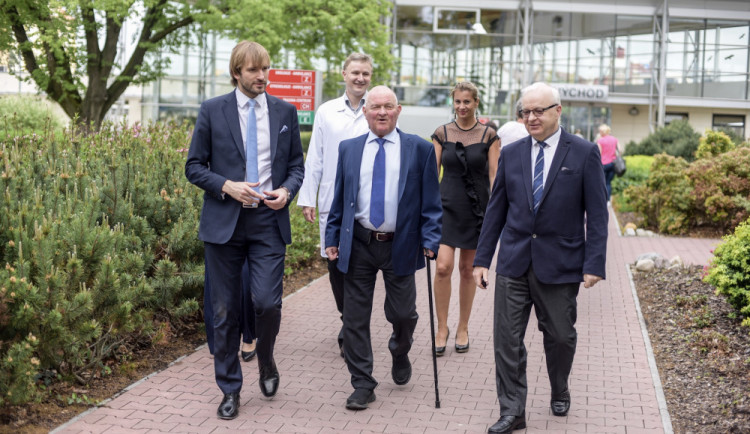 Ministr zdravotnictví Adam Vojtěch si prohlédl nové Oddělení urgentního příjmu budějcké nemocnice