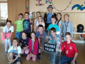 Budějčtí strážníci se žáky církevní základní školy besedovali o bezpečnosti silničního provozu