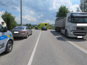 Dopravní policisté z Českého Krumlova vyšetřují nehodu sanitky a hyundaie
