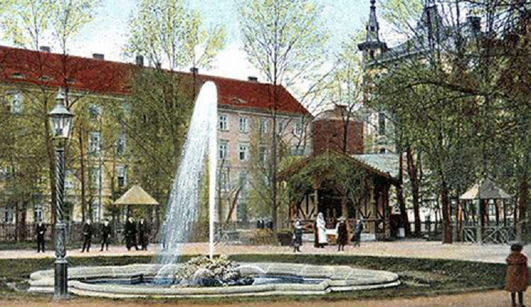 Besední část městských sadů s kašnou z roku 1882.