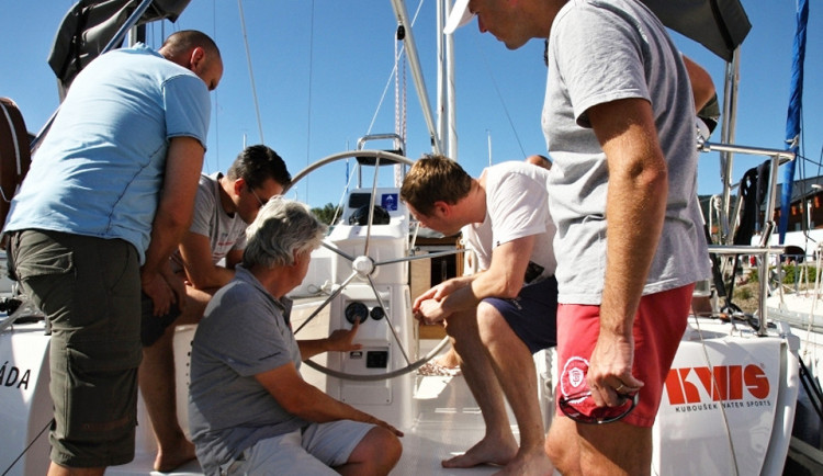 Absolvujte s týmem KWS České Budějovice kurz Vůdce malého plavidla. Takový řidičák na loď, to je záruka nových a nezapomenutelných zážitků.