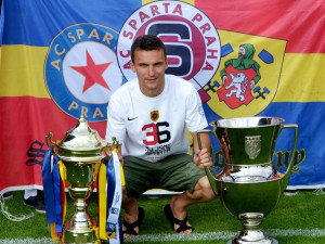 David Lafata se sparťanskými trofejemi.