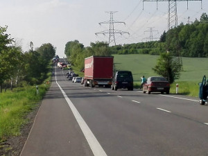 U Selibova na Písecku se srazilo osobní a nákladní auto. Jeden z řidičů je těžce zraněn