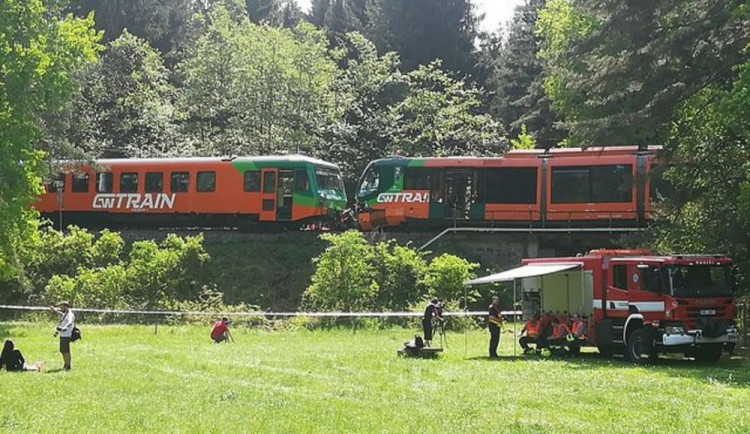 Srážku vlaků u Mříče způsobila podle inspekce chyba strojvůdce.