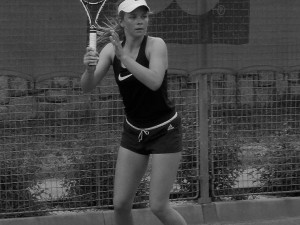 Čtyřiadvacet dívek a dvaatřicet chlapců z různých koutů jižních Čech přilákaly do Budějc na tenisové kurty LTC Tonstav - Service oblastní dorostenecké přebory.