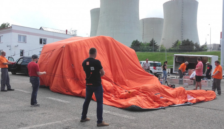 Vlastní stavba stanu travala dvacet minut