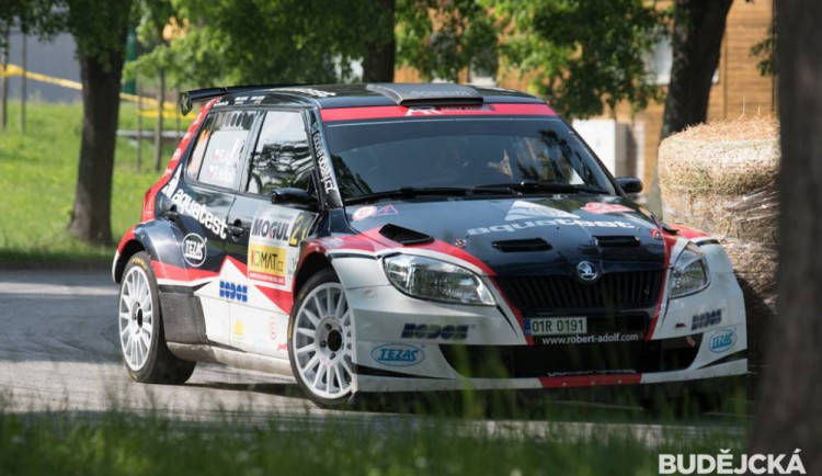 Rallye Český Krumlov v pátek 18. května a v sobotu 19. května omezí dopravu na některých silnicích, které budou na čas kvůli soutěži neprůjezdné.