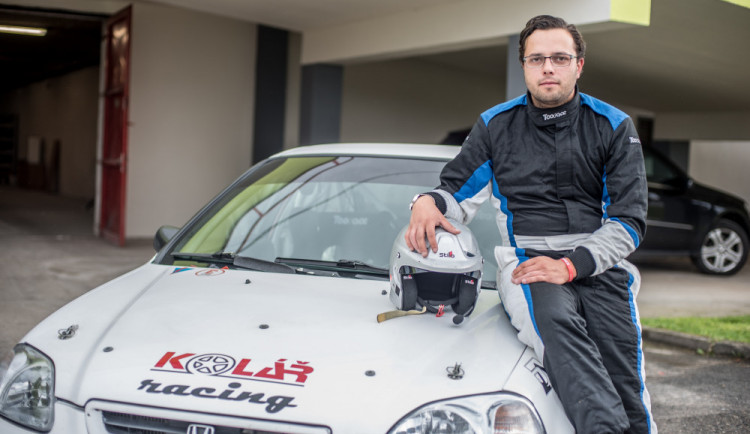 VIDEO: Automobilový jezdec je celoživotním učedníkem, tvrdí Petr Štěpánek z Budějc, který si za volantem soutěžního auta plní sny