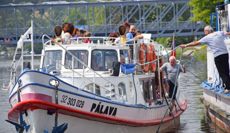 Vltavotýnský starosta odemkl řeku pro lodní dopravu