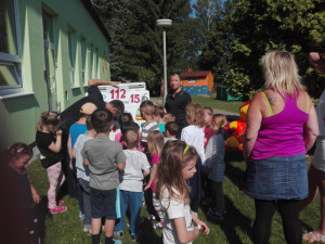Děti z mateřské školky v Jindřichově Hradci si nacvičili evakuaci