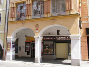 Dům Markgraf v Krajinské 4, továrna čepic, v pojetí pozdního kubismu.