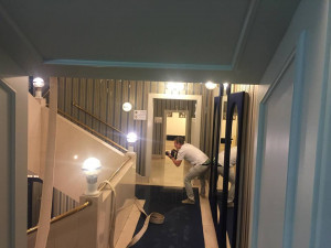 Vítr poničil střchu Jihočeského divadlo a při bouřce lilo do budovy