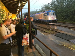 Vlaky nabírají na jihu Čech zpoždění.