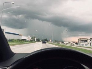 Bouřka odpoledne. Foto: Jiří Irholci