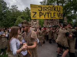 Pětidenní studentský festival Budějovický Majáles je u konce. Pomyslnou třešničkou za nabitým programem byla volba krále. Tím se nakonec stal zástupce Gymnázia J. V. Jirsíka Martin Picek.