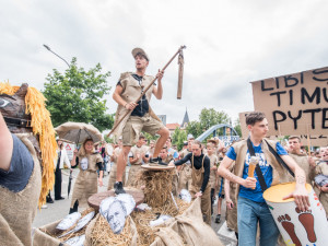 Pětidenní studentský festival Budějovický Majáles je u konce. Pomyslnou třešničkou za nabitým programem byla volba krále. Tím se nakonec stal zástupce Gymnázia J. V. Jirsíka Martin Picek.