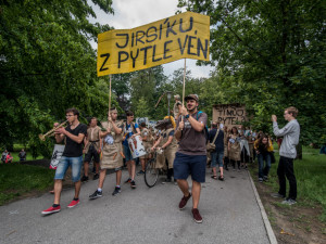 Pětidenní studentský festival Budějovický Majáles je u konce. Pomyslnou třešničkou za nabitým programem byla volba krále. Tím se nakonec stal zástupce Gymnázia J. V. Jirsíka Martin Picek.