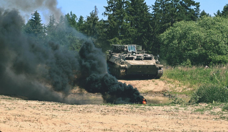 Výcvik osádek bojových vozidel S-10M2D