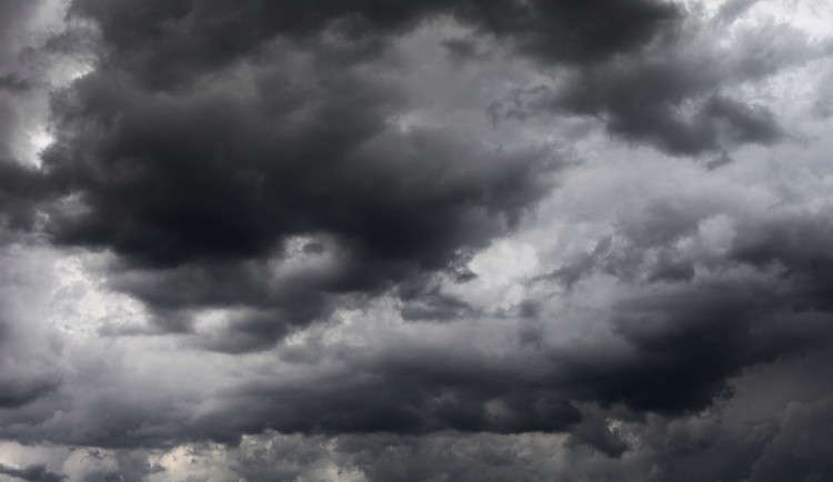 Meteorologové vydali novou výstrahu. Přes Čechy se přeženou silné bouřky a přívalové deště