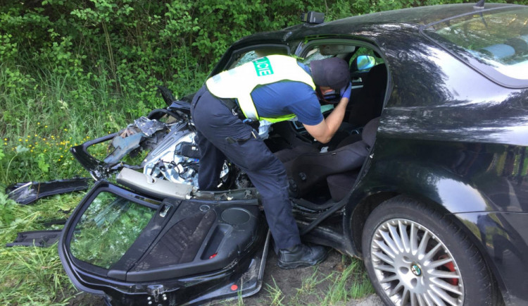 Při čelní srážce dvou osobních aut v úterý 29. května u obce Radobytce na Písecku zemřela řidička.