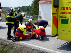 U Trhových Svinů v úterý 29. května zemřela při střetu dvou  osobních aut jedenaosmdesátiletá spolujezdkyně.