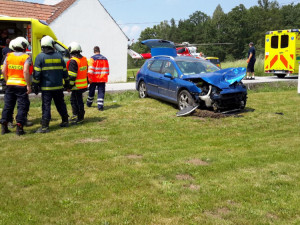 U Trhových Svinů v úterý 29. května zemřela při střetu dvou  osobních aut jedenaosmdesátiletá spolujezdkyně.