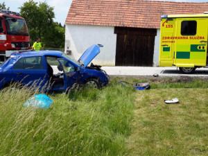 U Trhových Svinů v úterý 29. května zemřela při střetu dvou  osobních aut jedenaosmdesátiletá spolujezdkyně.