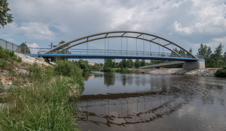 Nová lávka v Rožnově u TJ Meteor.