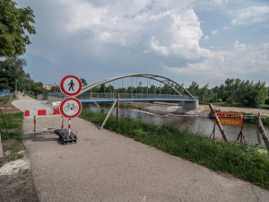 Nová lávka v Rožnově u TJ Meteor.
