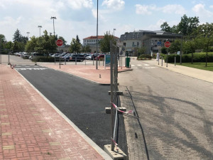 Špitál buduje druhý vjezdový pruh z ulice Boženy Němcové
