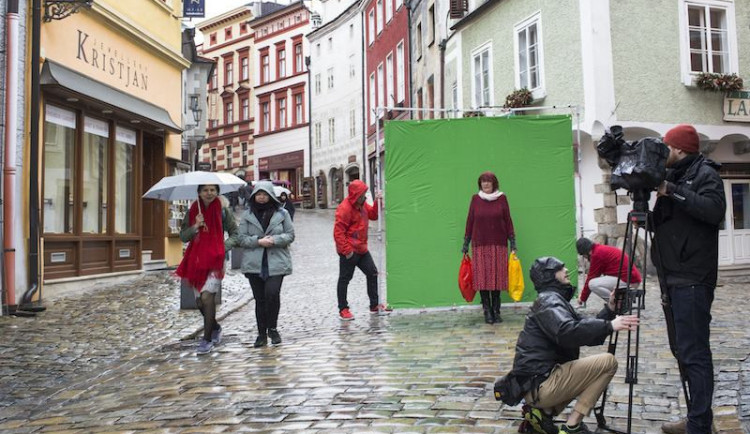VIDEO: V Krumlově začíná projekt Kateřiny Šedé, který má vnést do ulic normální život