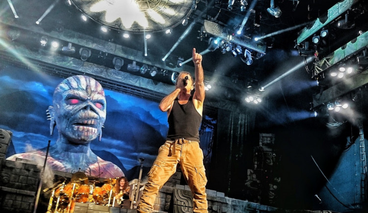 Iron Maiden, Warner music-1501997_1920