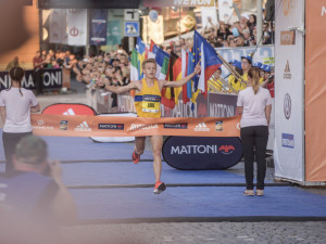 FOTO: Budějcký půlmaraton vyhrál Brit. Nejlepším Čechem byl Pavlišta, cílem proběhli i indiáni