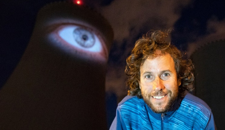 Jedním z největších lákadel festivalu Umění ve městě  bude multimediální instalace Velký noční hlídač od Milana Caise, jehož pohyblivé oči rozzáří na jednu noc dvě chladící věže temelínské elektrárny.