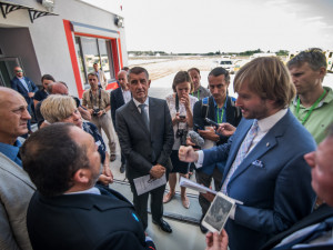 Vláda v demisi na Jihočeském letišti.