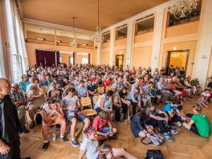 Debata vlády v demisi v budějcké Slavii.