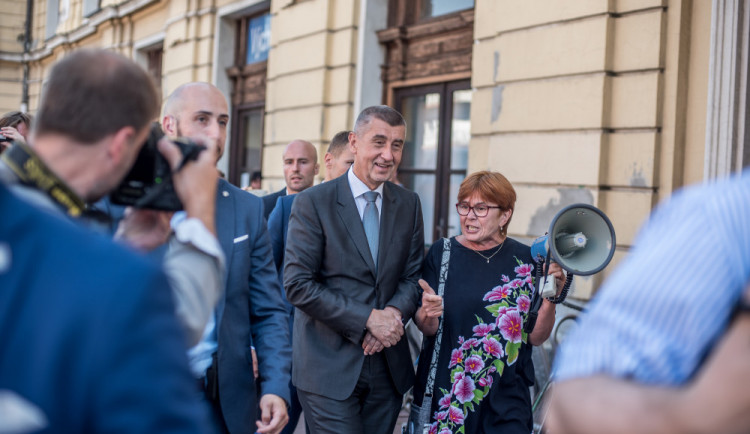 Andrej Babiš si z protestujících nic nedělá.