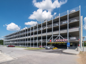 Budějcký závod společnosti Robert Bosch otevřel parkovací dům.