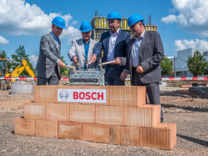 Budějcký závod společnosti Robert Bosch začal stavět nové vývojové centrum.