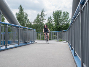 Nová lávka u Meteoru je otevřena. Pokračování cyklostezky ale brání výkup pozemků