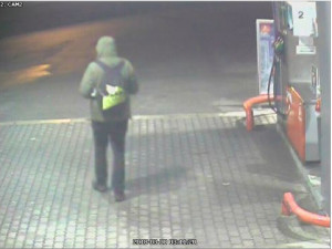 Poznáte muže na fotografii?