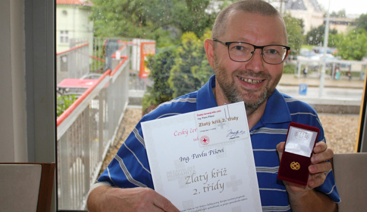 Pavel Píš z Českých Budějoviovic je hrdým majitelem kříže za 120 odběrů krve.