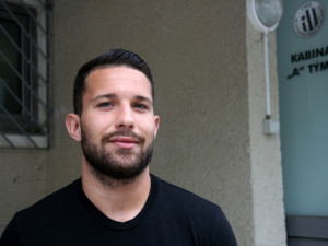 Jedenadvacetiletý Denis Laňka je teplickým odchovancem. Od roku 2015 hostoval v Příbrami, kam v lednu 2016 přestoupil.