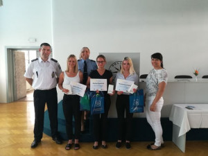 Petra, Martina a Markéta Prokešovy z Římova na byly oceněny titulem Gentleman silnic za záchranu životů při hromadné dopravní nehodě. Převzaly jej z rukou zástupkyně České pojišťovny Ivany Buriánkové a vedoucího dopravního inspektorátu v Českém Krumlově J