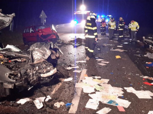 Lidský život vyhasl dnes, ve čtvrtek 11. ledna, při dopravní nehodě na hlavním tahu z Českých Budějovic do Rakouska. Při havárii pěti aut u Hubenova, mezi Kaplicí a Kaplicí nádraží, se dalších šest lidí zranilo.