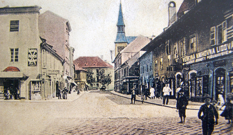 Ulice Karla IV. od Kněžské směrem na Senovážné před rokem 1907.