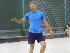 Benefice pro Bazalku v plážovém volejbale.