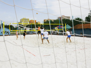 Benefice pro Bazalku v plážovém volejbale.