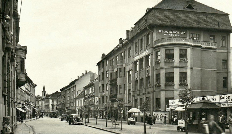 Lannovka po roce 1930 v čase jízdy vlevo.