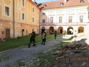 Hasiči absolvovali prověřovací i taktická cvičení na zámku i ve škole.